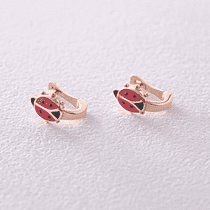 обзорное фото Детские серьги "Божья коровка" в красном золоте на английском замке 041424 Серьги без камней обзорное фото Детские серьги "Божья коровка" в красном золоте на английском замке 041424  Серьги без камней