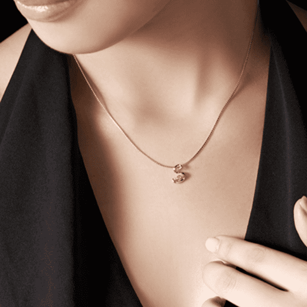 кулон буква S с бриллиантом фото кулон буква S с бриллиантом фото