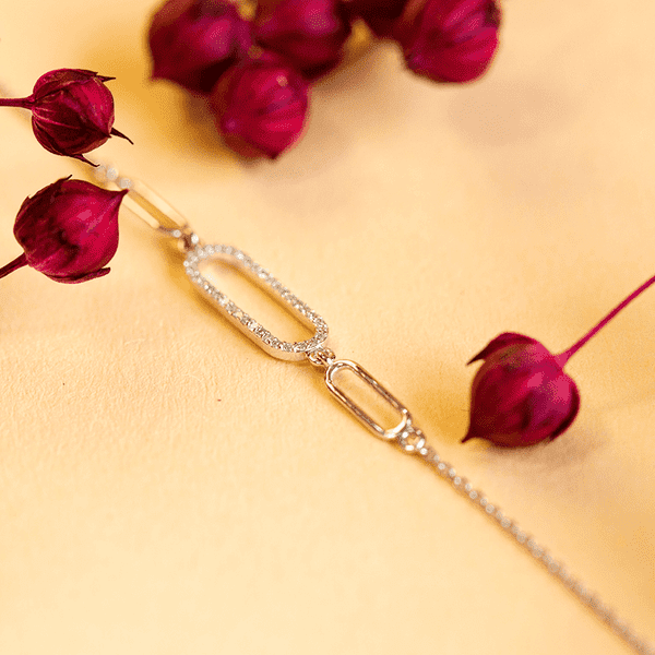 Стильный браслет из золота с бриллиантами Стильный браслет из золота с бриллиантами