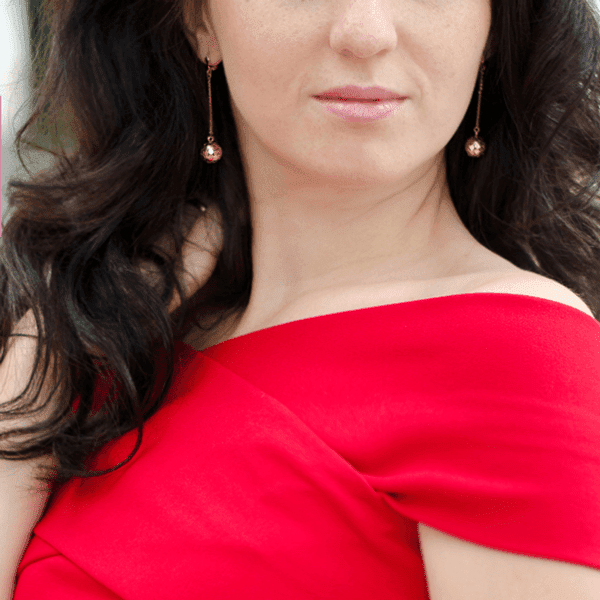 Золотые серьги на английском замке с шариком на цепочке 026574 Золотые серьги на английском замке с шариком на цепочке 026574