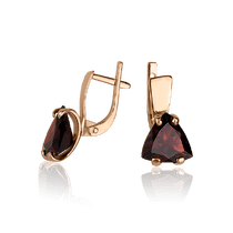 обзорное фото Золотые серьги с пиропом 023566 Золотые серьги с пиропом обзорное фото Золотые серьги с пиропом 023566  Золотые серьги с пиропом