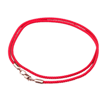 обзорное фото Красный браслет из шелка с золотой застежкой 025245 Виды браслетов обзорное фото Красный браслет из шелка с золотой застежкой 025245  Виды браслетов