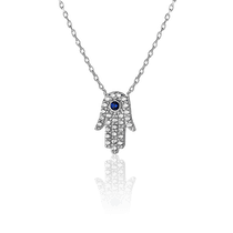 обзорное фото Серебряное колье амулет Хамса с фианитами 027413  Серебряные колье