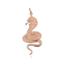 обзорное фото Золотой кулон Змея с фианитами 028824 Золотые кулоны с фианитом обзорное фото Золотой кулон Змея с фианитами 028824  Золотые кулоны с фианитом