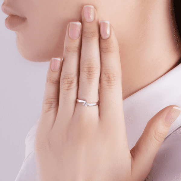 Золотое кольцо с бриллиантом купить Золотое кольцо с бриллиантом купить