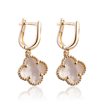 обзорное фото Золотые серьги подвески Клевер с перламутром 035326 Золотые серьги обзорное фото Золотые серьги подвески Клевер с перламутром 035326  Золотые серьги