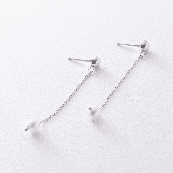 Пусети в білому золоті з перлинкою на довгому ланцюжку 040998 детальне зображення ювелірного виробу Пусети в білому золоті з перлинкою на довгому ланцюжку 040998 детальне зображення ювелірного виробу