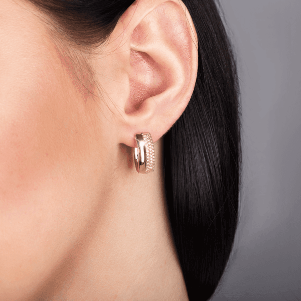 Серьги из красного золота с фианитами на английском замке 030698