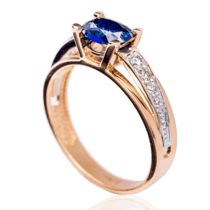 обзорное фото Кольцо с сапфиром и бриллиантами 023286  Золотые кольца с сапфиром