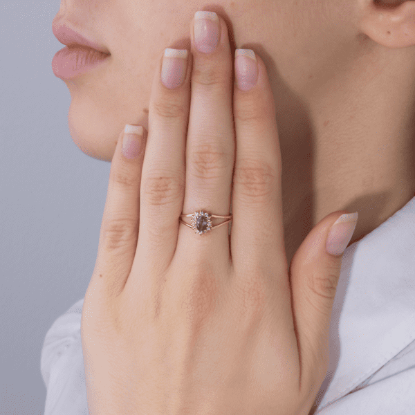 Золотое кольцо с аметистом  Золотое кольцо с аметистом