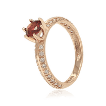 обзорное фото Золотое кольцо с гранатом и фианитами 028620 Золотые кольца с гранатом обзорное фото Золотое кольцо с гранатом и фианитами 028620  Золотые кольца с гранатом