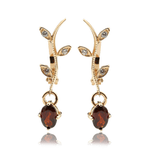 обзорное фото Золотые серьги с гранатом 031420 Золотые серьги с гранатом обзорное фото Золотые серьги с гранатом 031420  Золотые серьги с гранатом