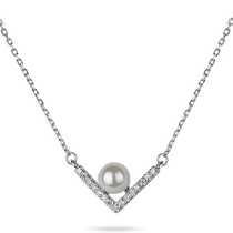 обзорное фото Нежное серебряное колье с жемчужиной и белыми фианитами 925 пробы 039817 Серебряные колье обзорное фото Нежное серебряное колье с жемчужиной и белыми фианитами 925 пробы 039817  Серебряные колье