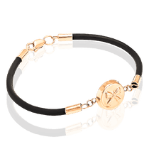 обзорное фото Браслет золотой с каучуком Монета с бантиком 033904 Золотые браслеты обзорное фото Браслет золотой с каучуком Монета с бантиком 033904  Золотые браслеты