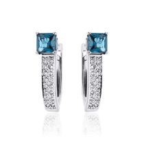 обзорное фото Лаконичные золотые серьги с Лондон топазом и фианитами 034578 Золотые серьги обзорное фото Лаконичные золотые серьги с Лондон топазом и фианитами 034578  Золотые серьги