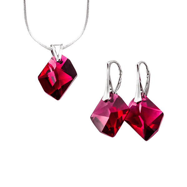 Серебряное колье Рубиновый кристалл с Кристаллами Сваровски 025328 Серебряное колье Рубиновый кристалл с Кристаллами Сваровски 025328