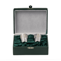 обзорное фото Набор две серебряные стопки с гравировкой 031474 Наборы столового серебра обзорное фото Набор две серебряные стопки с гравировкой 031474  Наборы столового серебра