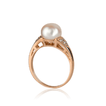обзорное фото Кольцо из красного золота с жемчугом и фианитами 031006 Золотые кольца с жемчугом обзорное фото Кольцо из красного золота с жемчугом и фианитами 031006  Золотые кольца с жемчугом