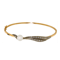 обзорное фото Золотой браслет жесткий с жемчугом 820041  Золотые браслеты с жемчугом