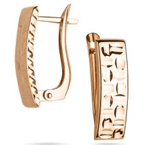 обзорное фото Стильные серьги на английской застежке с алмазной гравировкой в красном золоте 039513 Золотые серьги без вставок обзорное фото Стильные серьги на английской застежке с алмазной гравировкой в красном золоте 039513  Золотые серьги без вставок