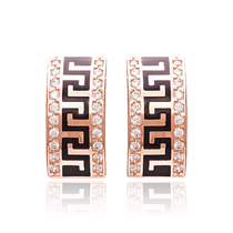 обзорное фото Золотые серьги в греческом стиле с эмалью и фианитами 028909 Золотые серьги обзорное фото Золотые серьги в греческом стиле с эмалью и фианитами 028909  Золотые серьги