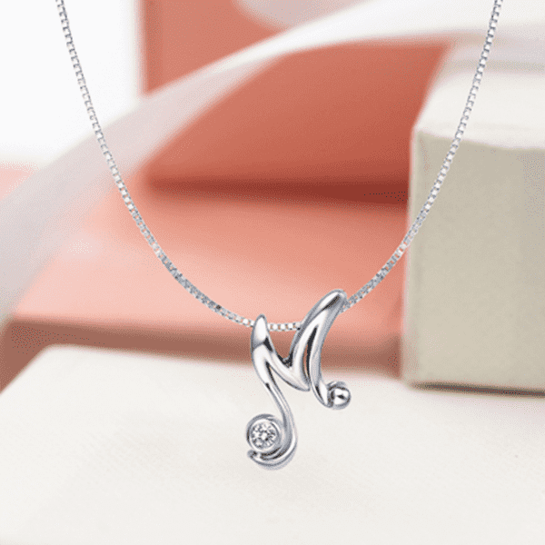 кулон М с бриллиантом фото