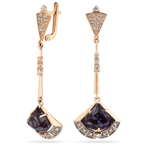 обзорное фото Вечерние серьги-подвески золотые с александритом и фианитами 034415 Золотые серьги обзорное фото Вечерние серьги-подвески золотые с александритом и фианитами 034415  Золотые серьги