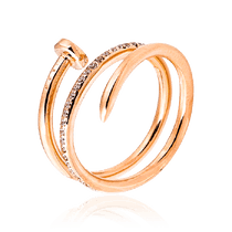 обзорное фото Кольцо гвоздь из красного золота с фианитами 032670 Золотые кольца с фианитом обзорное фото Кольцо гвоздь из красного золота с фианитами 032670  Золотые кольца с фианитом