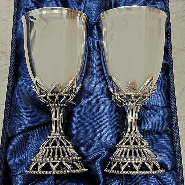 Набір з двох срібних келихів, 100 мл з ажурною ніжкою в східному стилі  Набір з двох срібних келихів, 100 мл з ажурною ніжкою в східному стилі