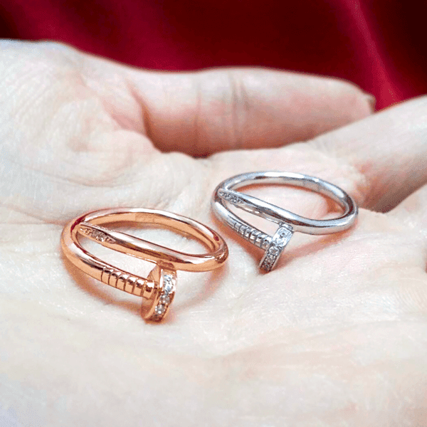 Позолоченное кольцо с фианитами в стиле Cartier 024704 Позолоченное кольцо с фианитами в стиле Cartier 024704