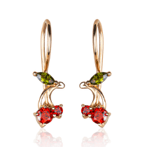 обзорное фото Золотые серьги вишенки на французском замочке с фианитом 037437 Серьги с камнями обзорное фото Золотые серьги вишенки на французском замочке с фианитом 037437  Серьги с камнями