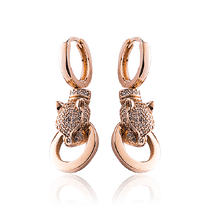обзорное фото Серьги из красного золота Пантера с фианитами 033071 Золотые серьги обзорное фото Серьги из красного золота Пантера с фианитами 033071  Золотые серьги