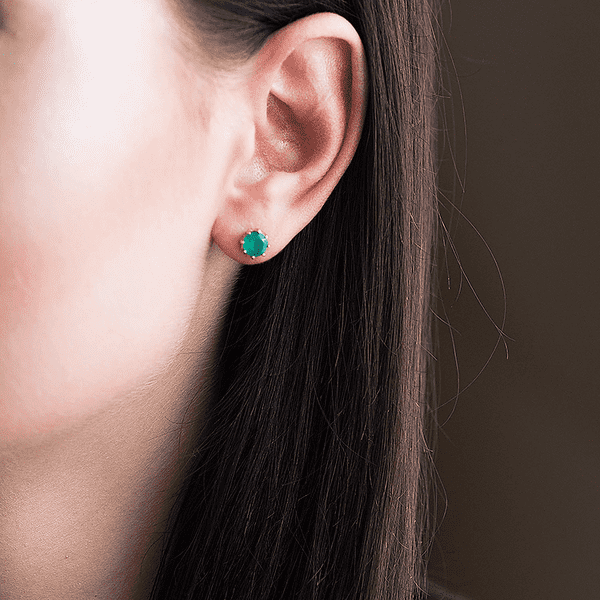 серьги гвоздики с зеленым ониксом серьги гвоздики с зеленым ониксом