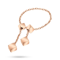 обзорное фото Стильное кольцо-цепочка с кубиками в красном золоте 041295  Золотые кольца без вставок