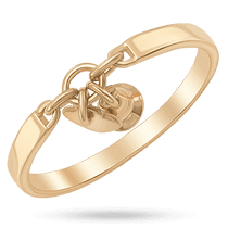 обзорное фото Золотое кольцо украшено подвесками в форме сердца и колокольчика, которые крепятся на звеньях 040675  Золотые кольца без вставок