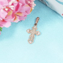 обзорное фото Крестик в красно-белом золоте с фианитами 027635 Золотые крестики обзорное фото Крестик в красно-белом золоте с фианитами 027635  Золотые крестики