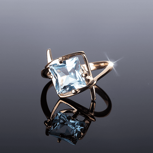 золотое кольцо с квадратным топазом золотое кольцо с квадратным топазом