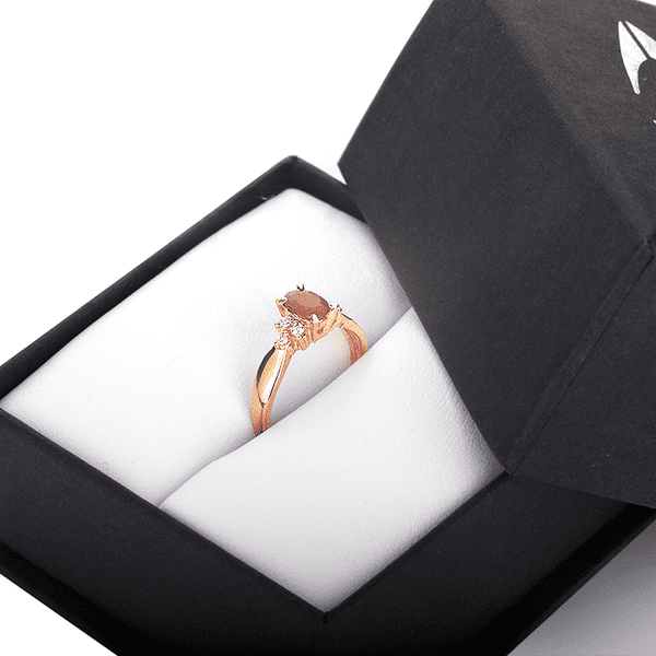 Кольцо из красного золота с рубином и бриллиантами Кольцо из красного золота с рубином и бриллиантами