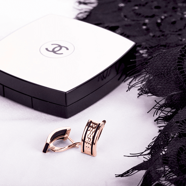 Золотые серьги с каучуком 930008 Золотые серьги с каучуком 930008