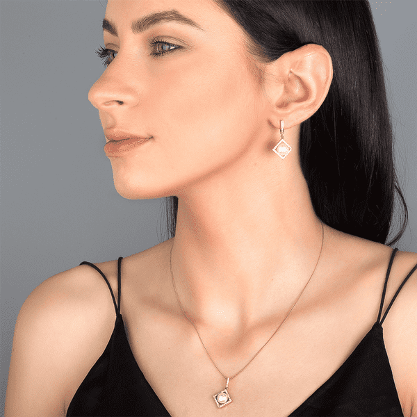 Кулон из красного золота с жемчугом и фианитами 031017