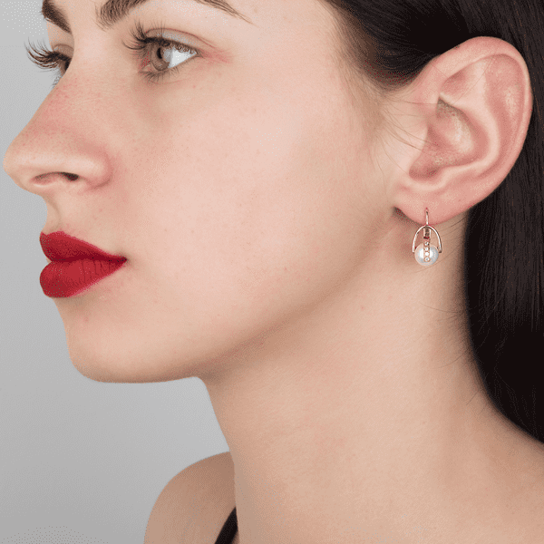 Серьги на ушах Серьги на ушах