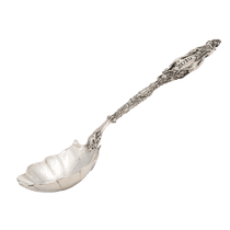 обзорное фото Серебряная винтажная ложка с узорами для икры 031437 Серебряная ложка для икры обзорное фото Серебряная винтажная ложка с узорами для икры 031437  Серебряная ложка для икры