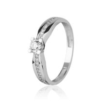 обзорное фото Кольцо в белом золоте с фианитами 027498  Золотые кольца для помолвки с цирконием