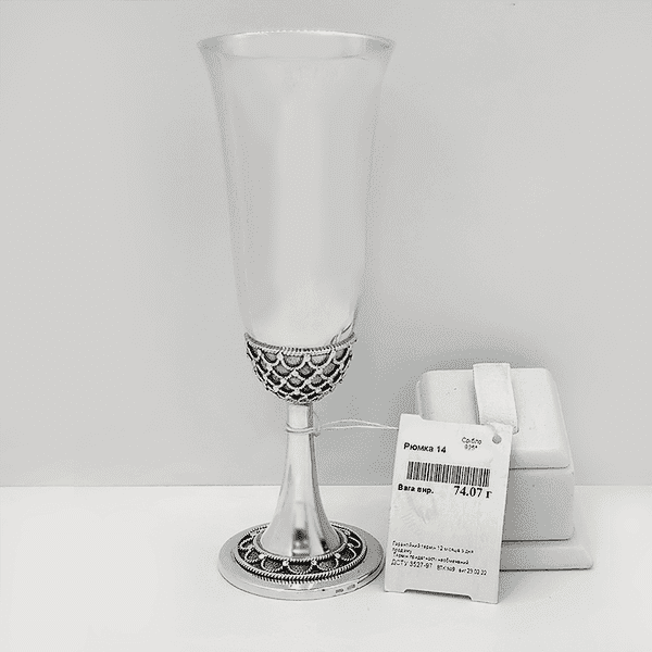 Срібна чарка з цікавим візерунком  Срібна чарка з цікавим візерунком