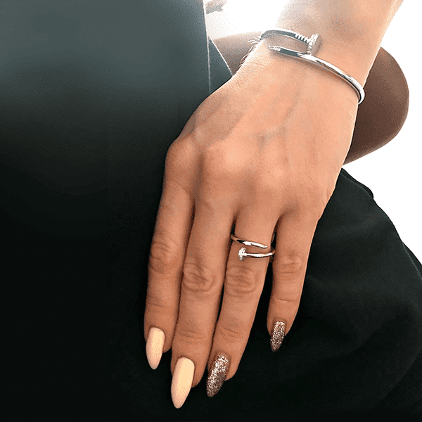 Серебряное кольцо в стиле Cartierс фианитами 024679 Серебряное кольцо в стиле Cartierс фианитами 024679