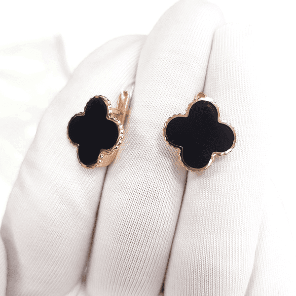 золотые серьги клевер черный