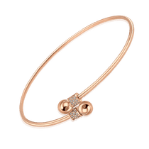 обзорное фото Золотой разомкнутый браслет с двумя шариками, обрамленными сияющими фианитами 041294  Золотые браслеты с цирконием (фианитами)