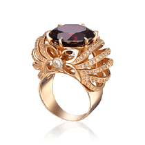 обзорное фото Эксклюзивное золотое кольцо с гранатом и фианитами Герцогиня 036244 Золотые кольца обзорное фото Эксклюзивное золотое кольцо с гранатом и фианитами Герцогиня 036244  Золотые кольца