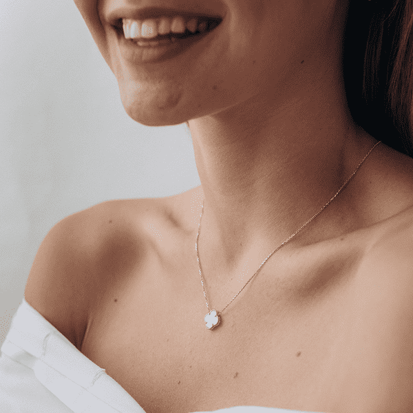 колье золотое клевер с перламутром колье золотое клевер с перламутром