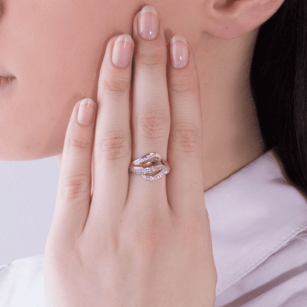 Золотое кольцо с фианитами 12305 фото